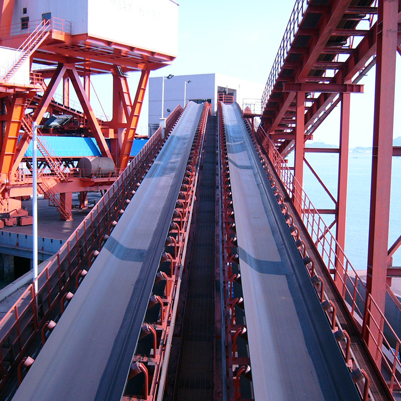 Belt conveyors for ports