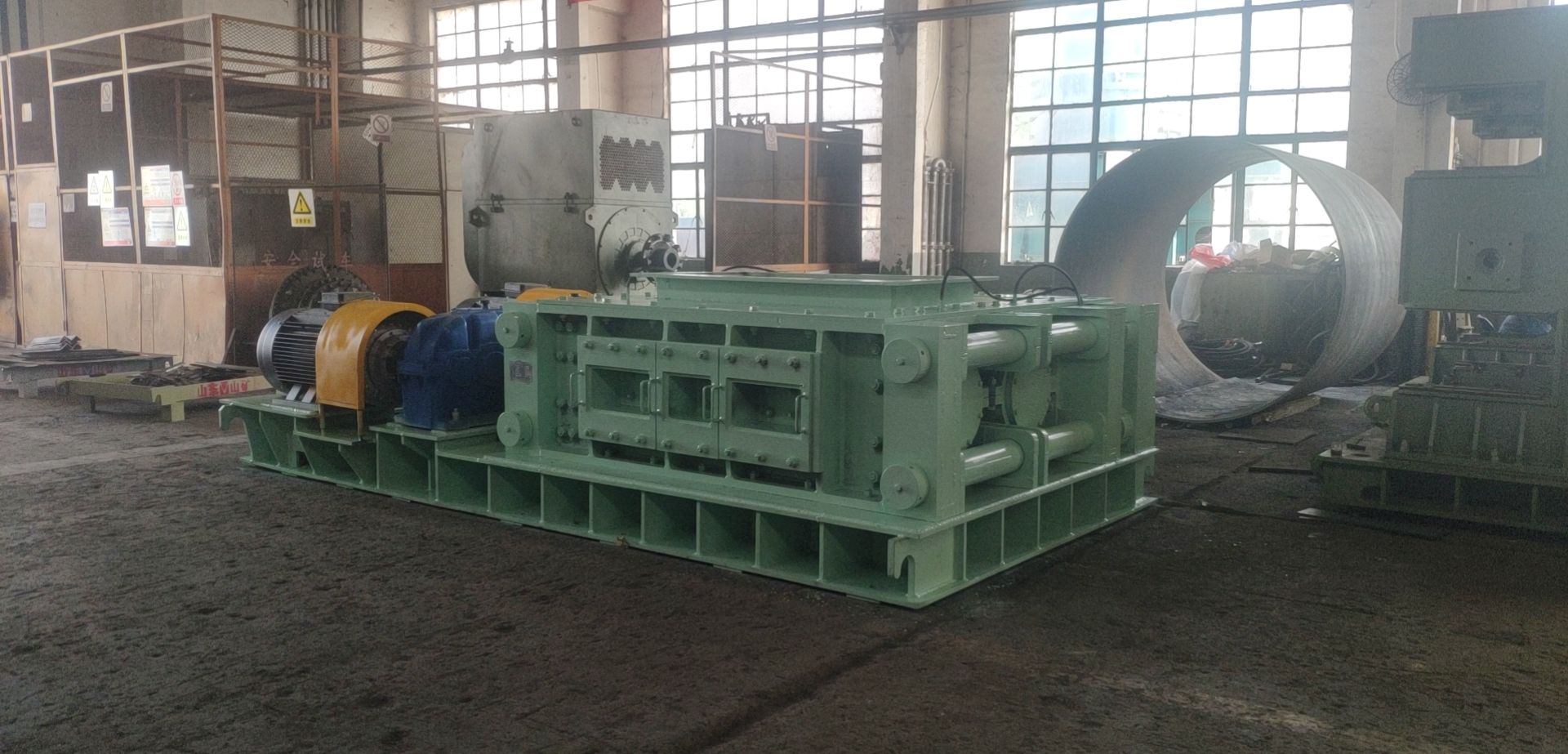 Hydraulic two-tooth roller crusher 700×1500 mm