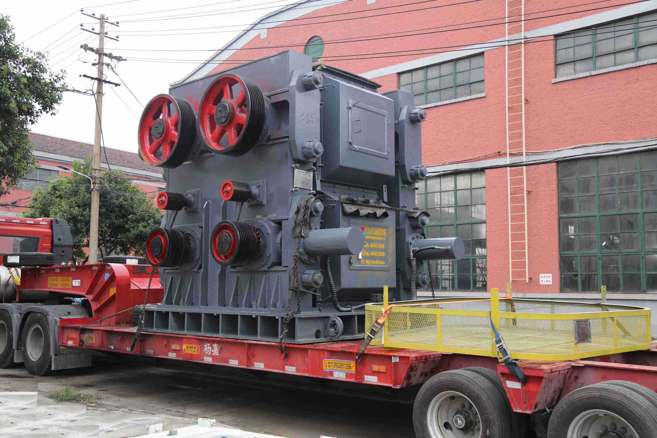 Four roll crusher