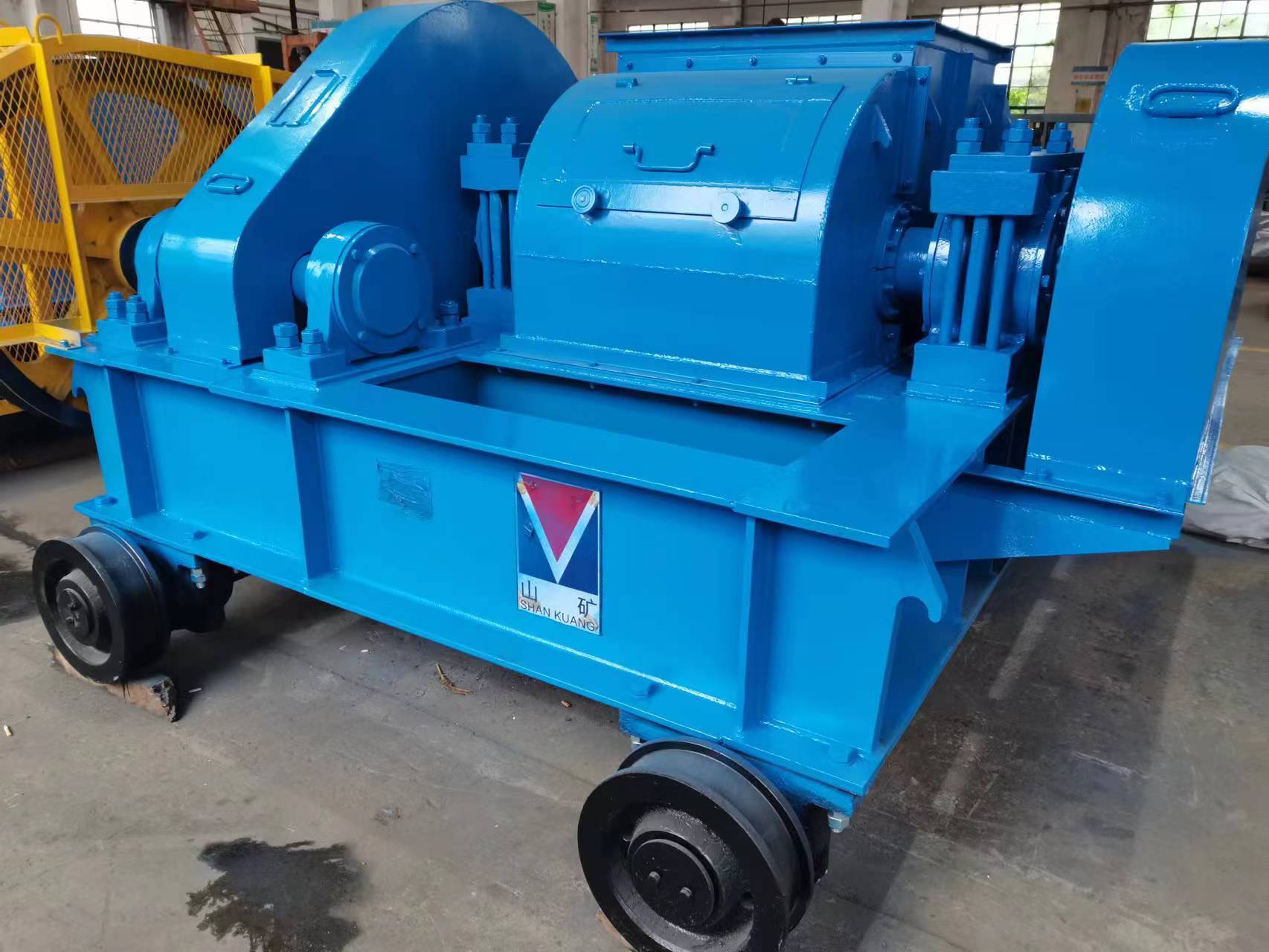 Roller crusher with two teeth 500×1000 mm