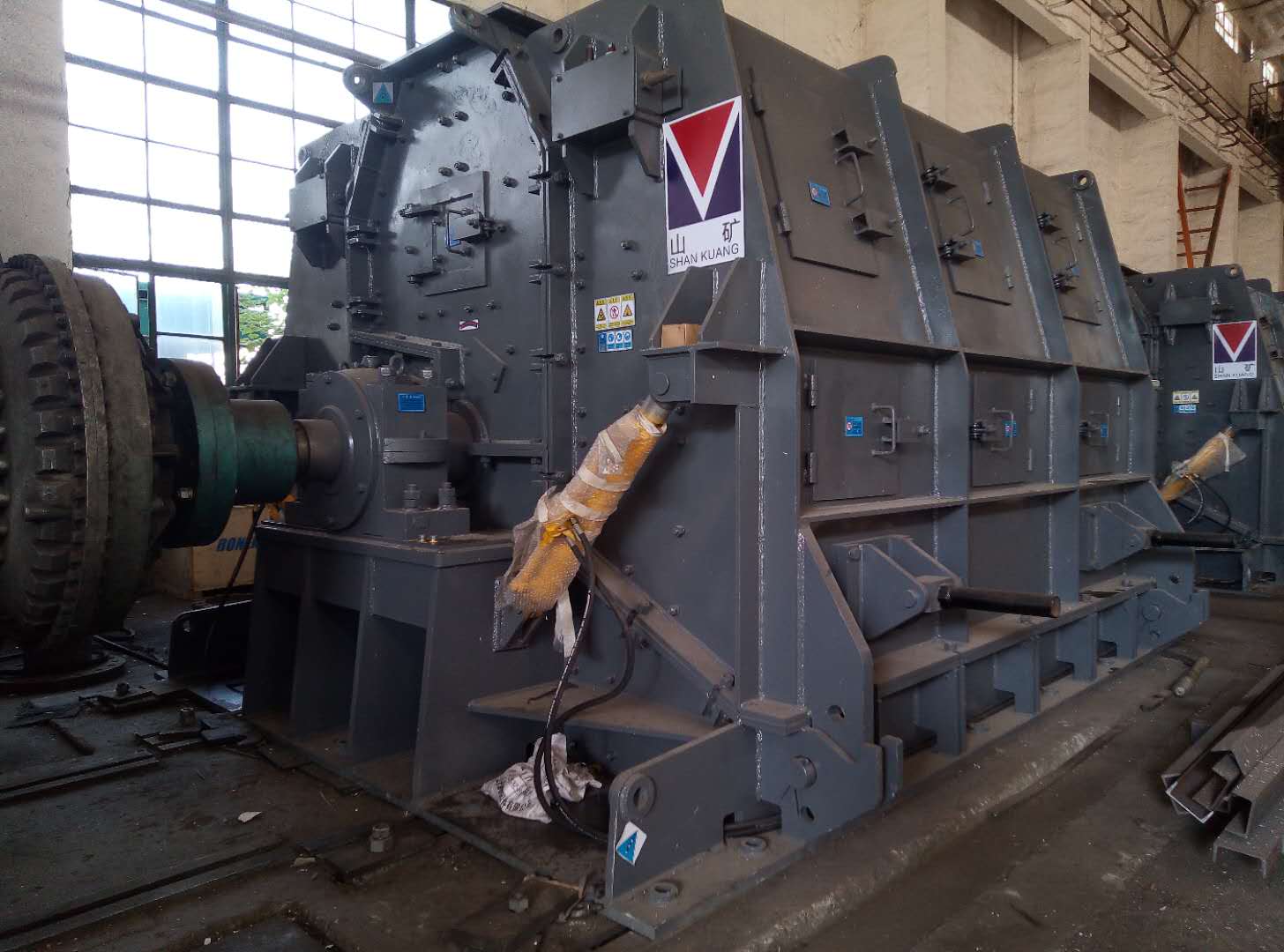 Reversible rotary hammer crusher 1800×2500 mm