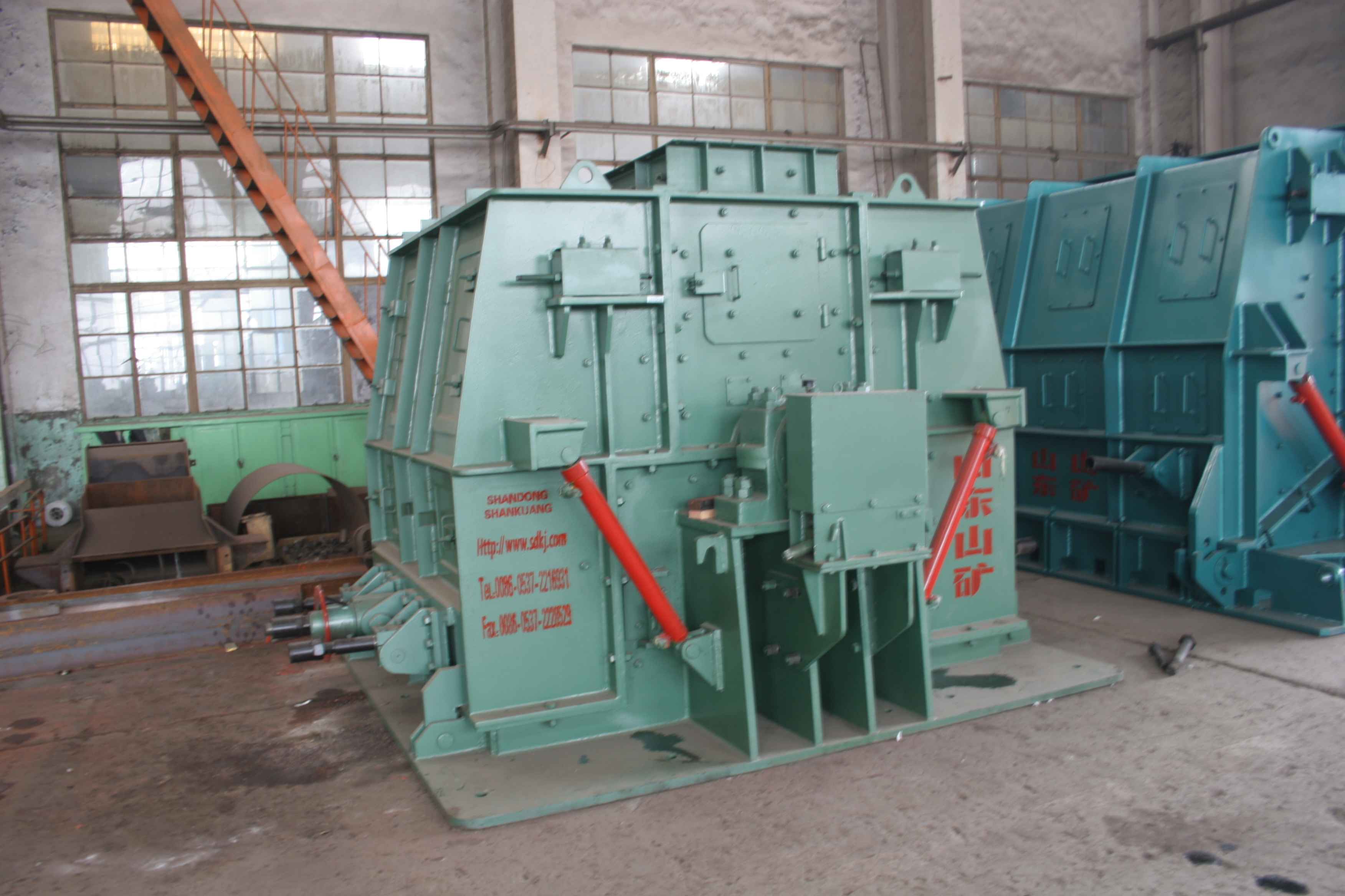 Reversible rotary hammer crusher 1600×1600 mm